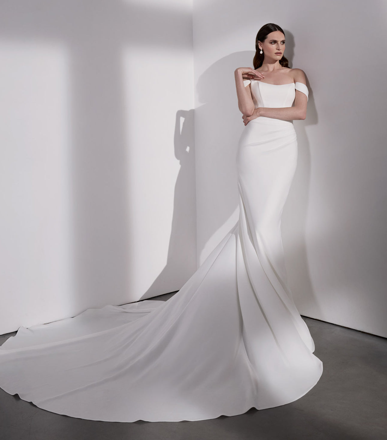 Georgette crepe strapless sheath dress with
detachable straps and button back