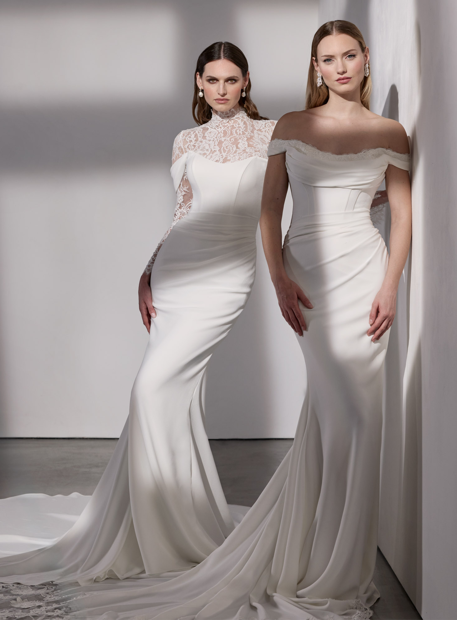 Georgette crepe strapless sheath dress with
detachable straps and button back