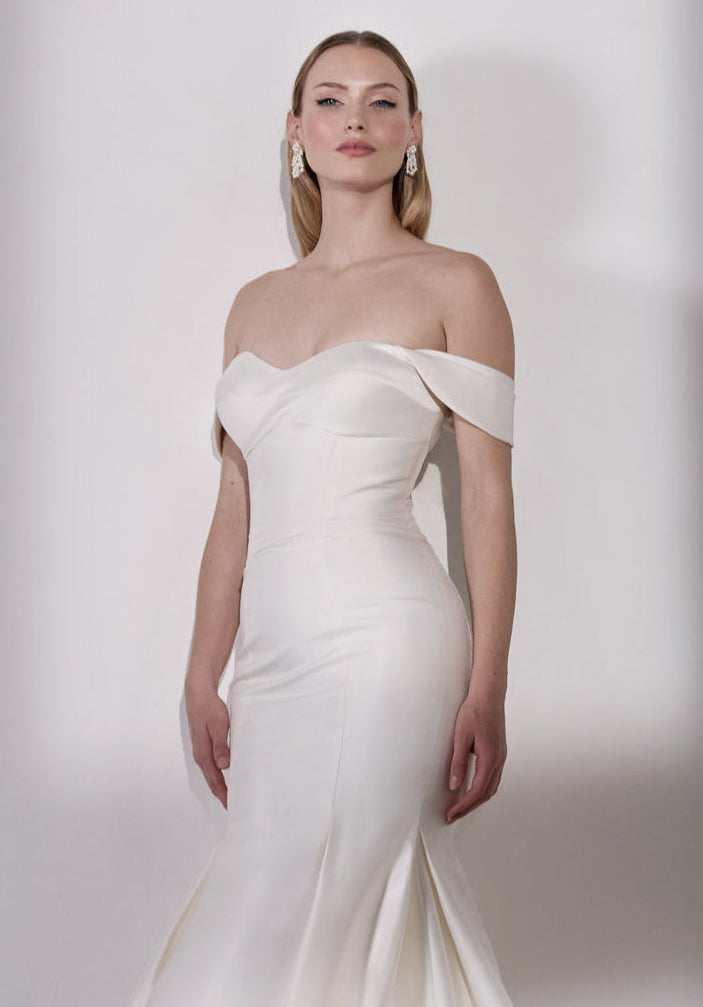 Iredescent Japanese mikado fishtail dress
with detachable straps and lace-up back